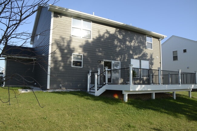 Building Photo - 1566 Edgebrook Ln