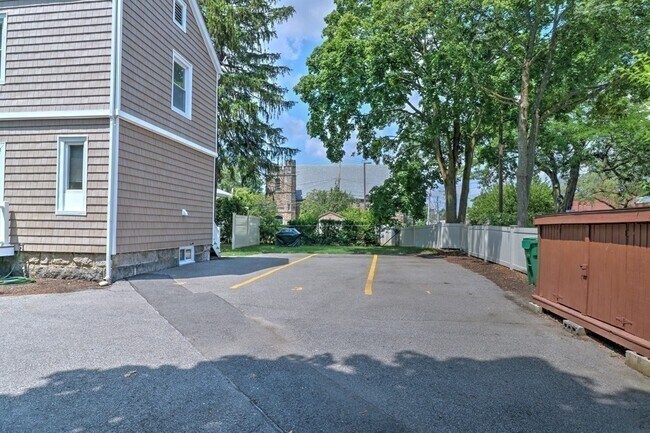 Building Photo - 37 Walnut Pl