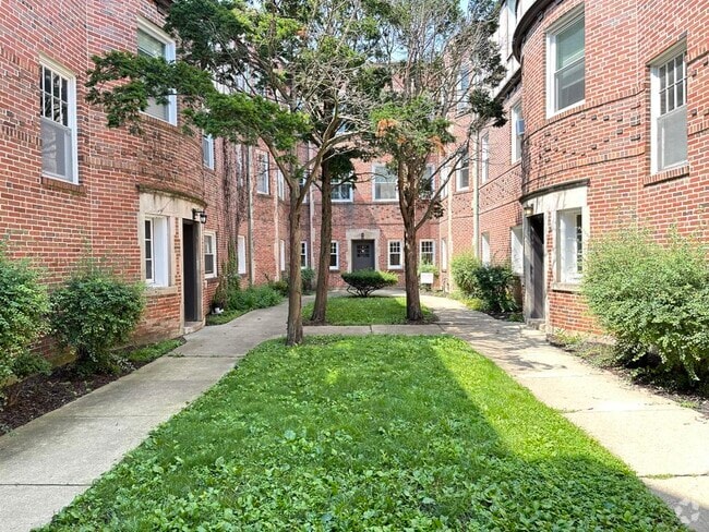 Building Photo - 918 Green Bay