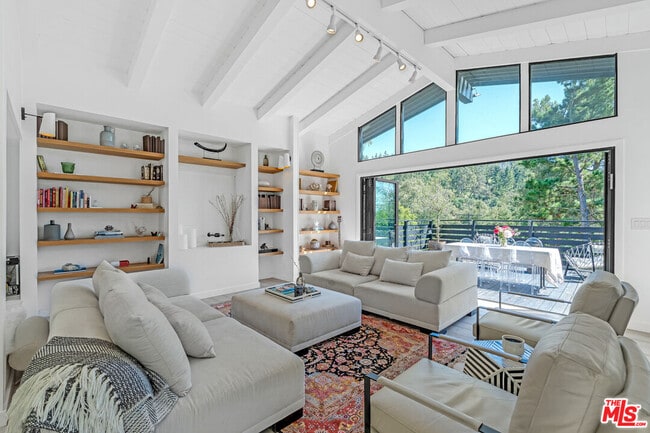 Building Photo - 2121 El Roble Ln