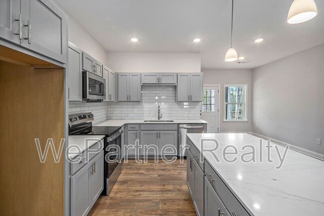 Building Photo - 124 Crest Pointe S