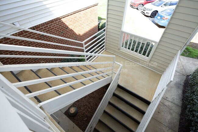 Building Photo - 521 Renshaw Ct