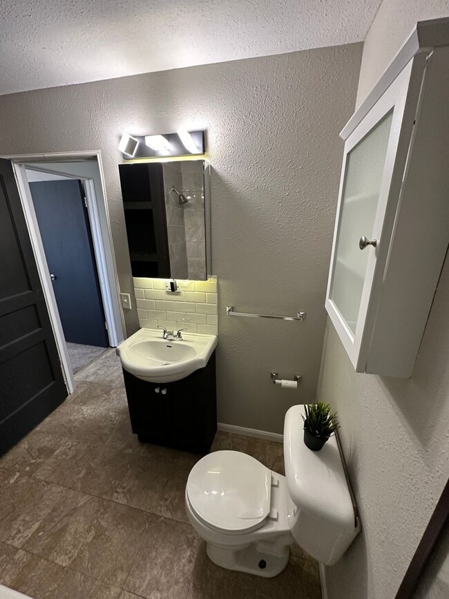 Building Photo - 3 Bedroom, 1 Bathroom Home for Rent in Evansdale, Ia