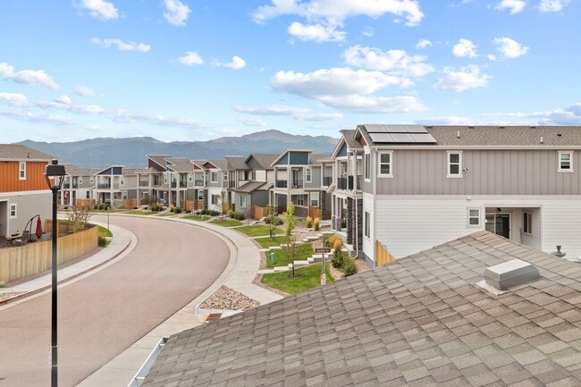 Building Photo - Modern 4BD/3BA Home with Covered Balcony &...