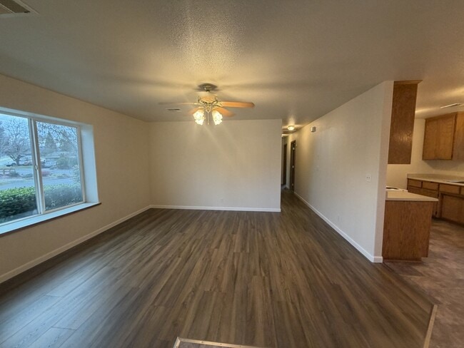 Building Photo - 1616 SW K St