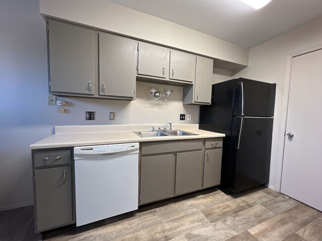 Building Photo - Prime Location! 1 bed 1 bath apartment near Sloan's Lake and Main Street Edgewater **Move-In Cred...