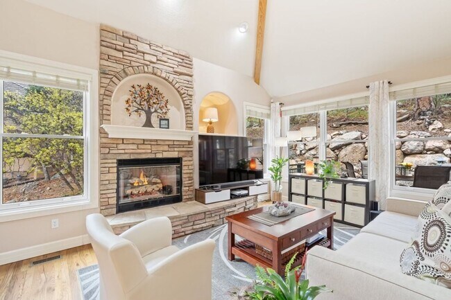 Building Photo - Gorgeous 4 Bedroom Home located in Gated Broadmoor Community