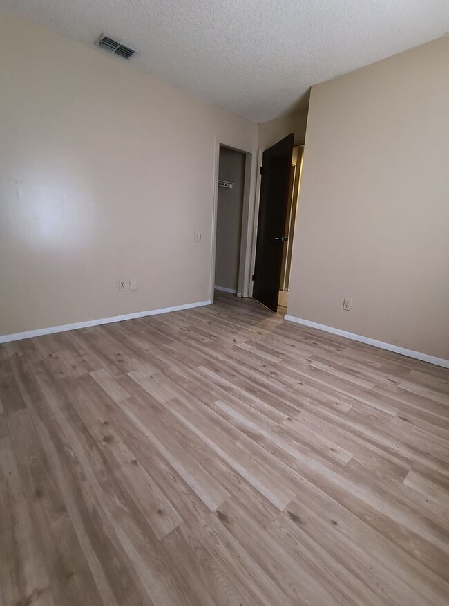 Building Photo - Spacious 3-Bedroom  2 Bathroom Apartment for Rent!