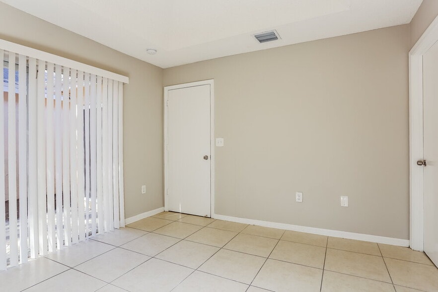 Building Photo - 4082 Eastridge Dr