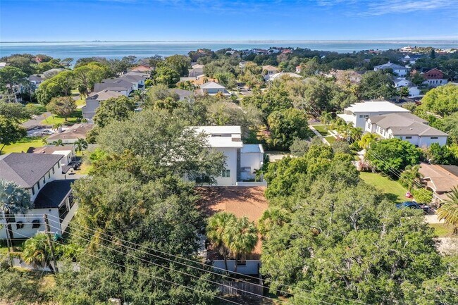 Building Photo - 4802 W Longfellow Ave