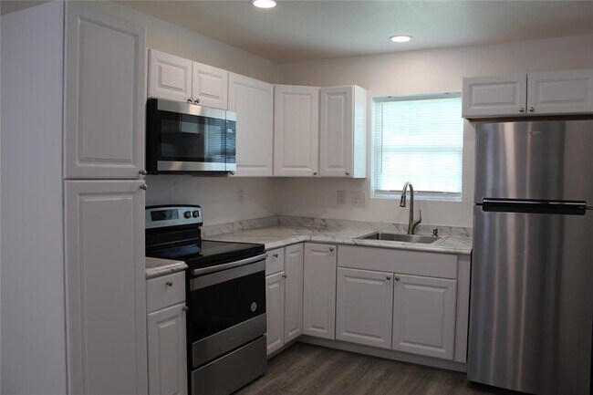Building Photo - 229 Neyland St
