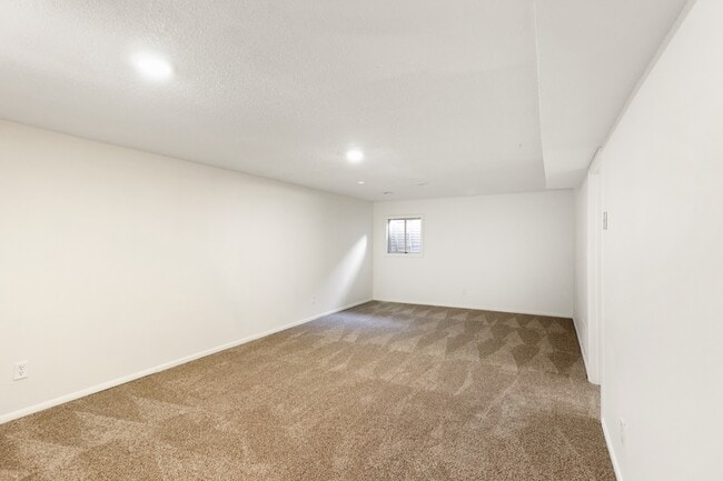 Building Photo - 729 Parkview Mountain Dr