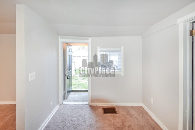 Building Photo - 318 Parkway Ave