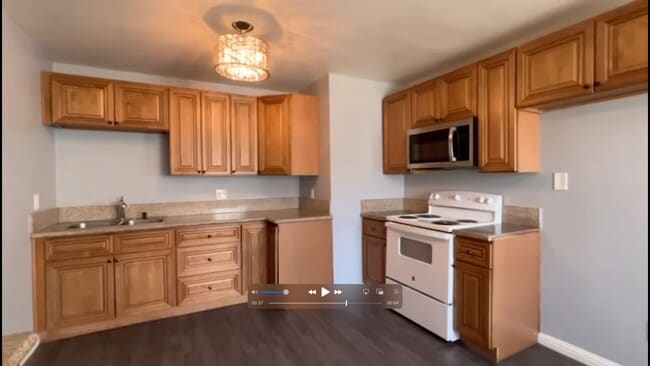 Building Photo - 1539 Pumalo St E