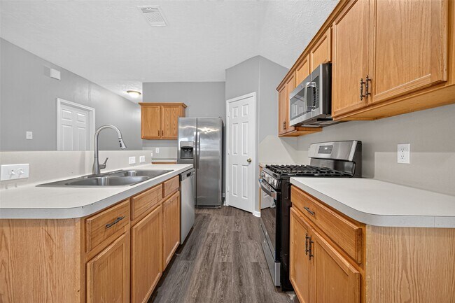 Building Photo - 8010 Indian Desert Dr