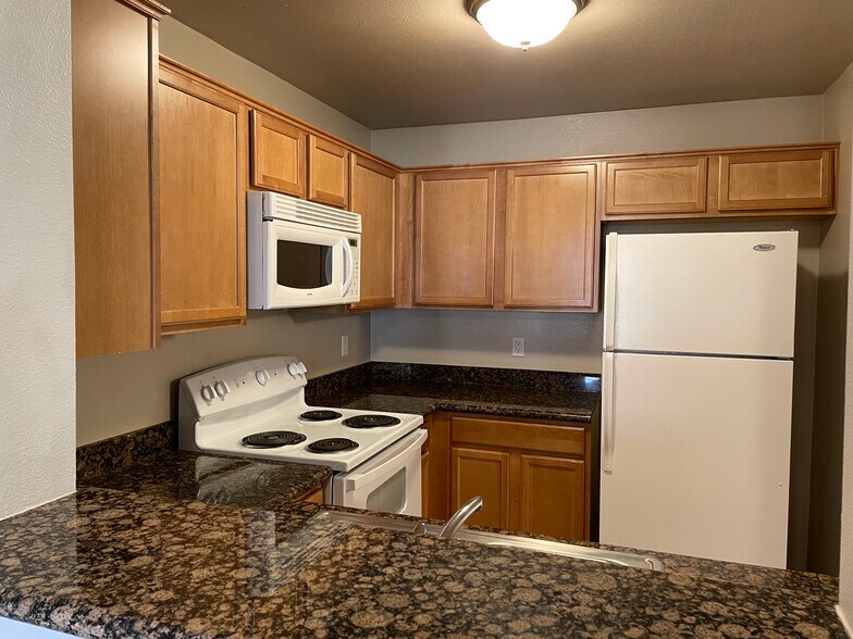 Building Photo - 2111 Sealion Dr