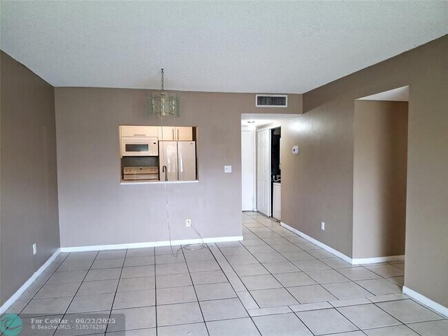 Building Photo - 4277 NW 89th Ave