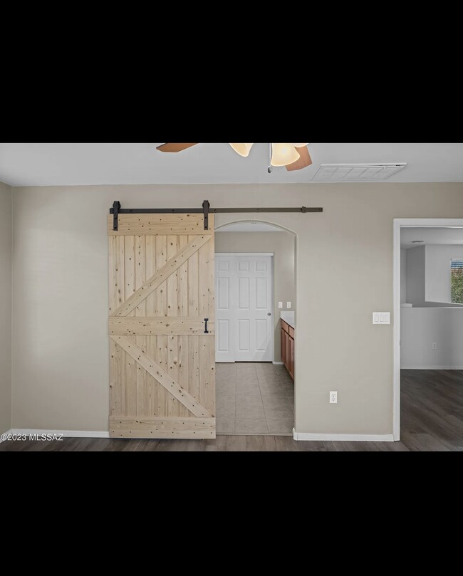 Building Photo - 878 W Placita El Cauce Rico