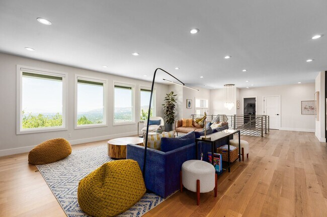 Building Photo - Stunning 5-Bedroom Modern Home with Panora...