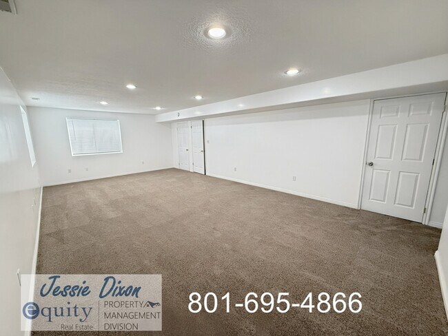 Building Photo - 108 W Oaks Dr