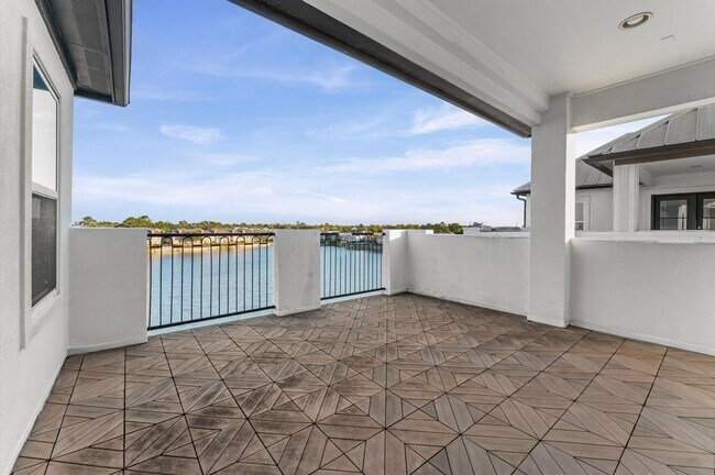 Building Photo - 2202 Lakeshore Edge Dr