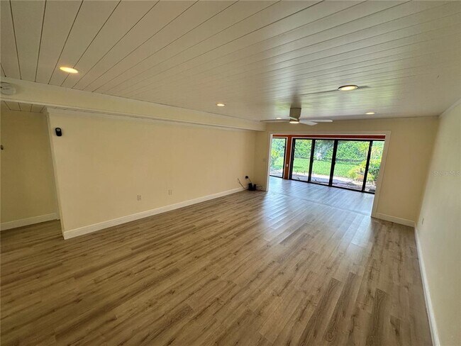 Building Photo - 620 Spring Lakes Blvd