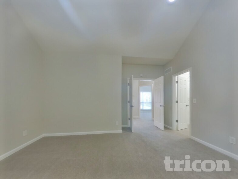 Building Photo - 2030 Township Dr