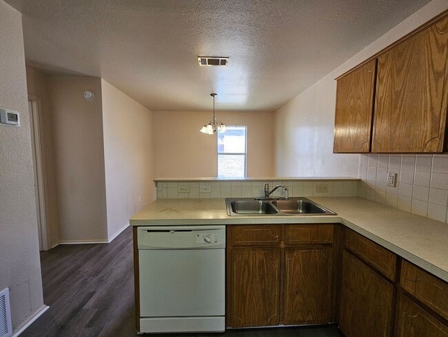 Building Photo - 3407 Toledo Dr