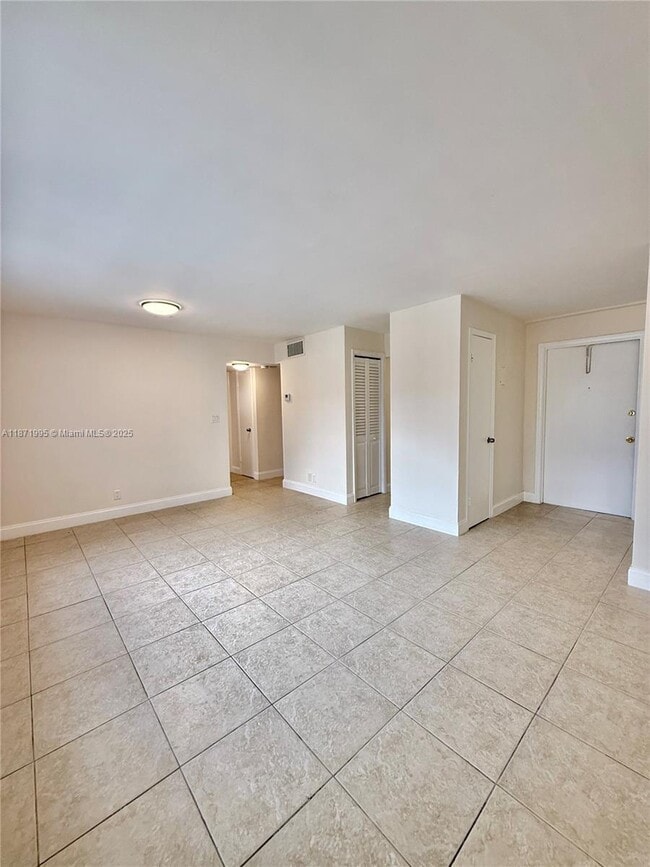 Building Photo - 1715 N 16th Ave