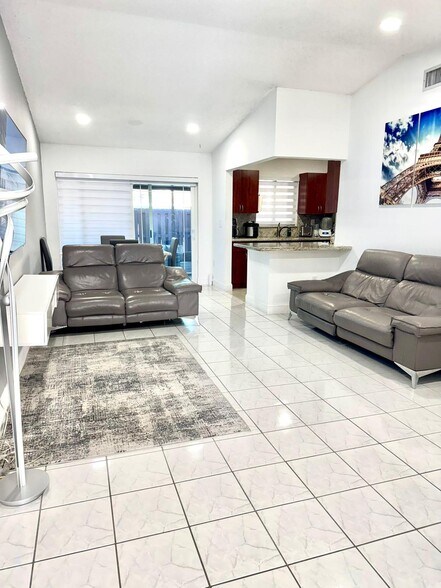 Building Photo - 5402 SW 138th Ave