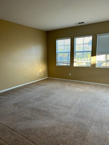 Building Photo - 1632 Serval Way