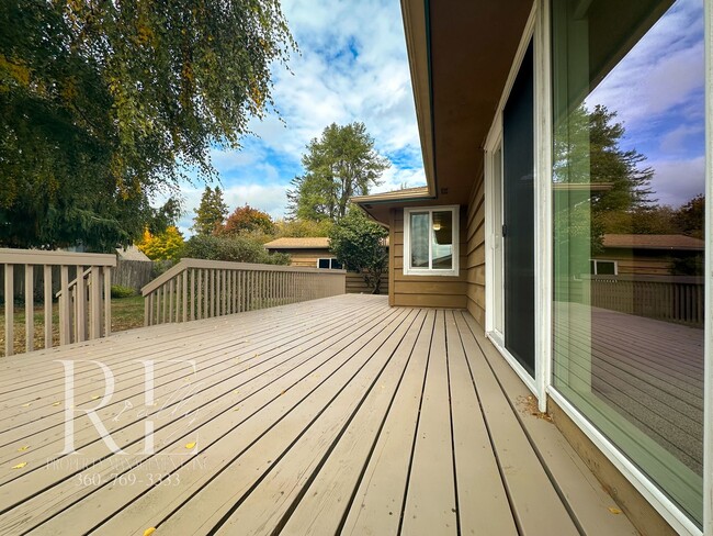 Building Photo - Enjoy Breathtaking Sunsets in the Heart of Manette