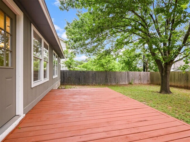 Building Photo - 1411 Hollow Tree Blvd