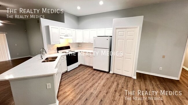 Building Photo - 116 S Normandale Ave