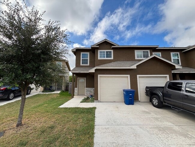 Primary Photo - Spacious End-Unit Townhome in Prime Northe...