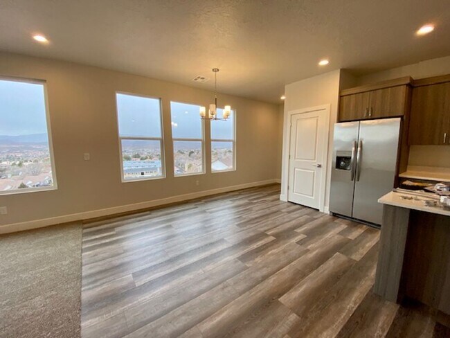 Building Photo - 438 N Stone Mountain Dr