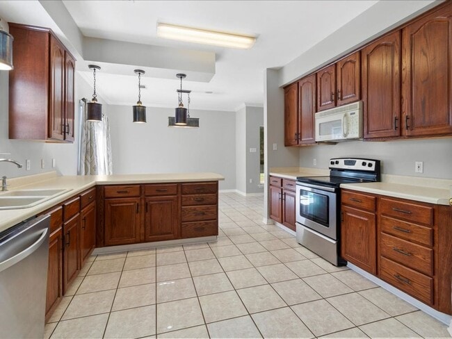 Building Photo - Greenleaves gem 3 bd 2 ba home, fenced yard!