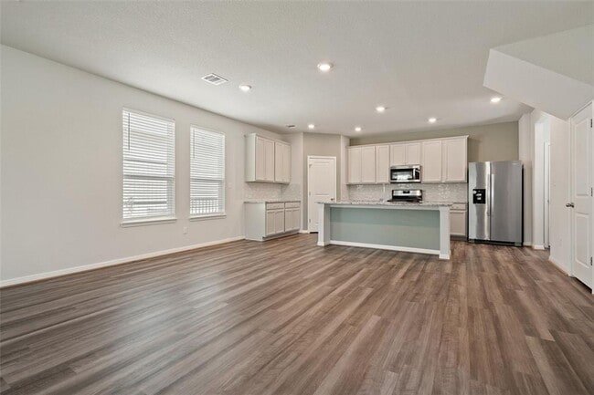 Building Photo - Big Sky Ranch 3-Bedroom/2.5 Bath - Drippin...