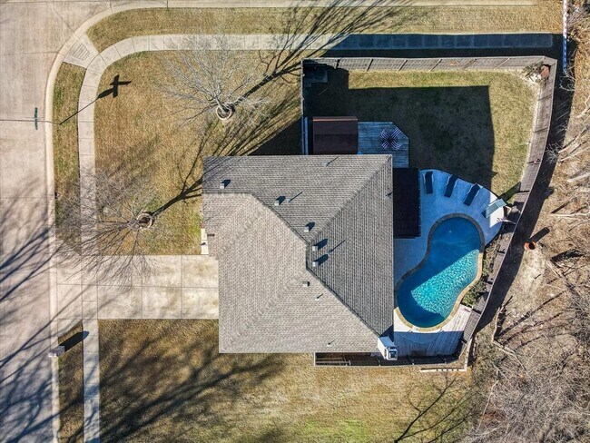 Building Photo - 2412 Avalon Creek Way