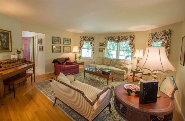 Building Photo - Spacious 4-Bedroom Home for Rent in Williston, VT