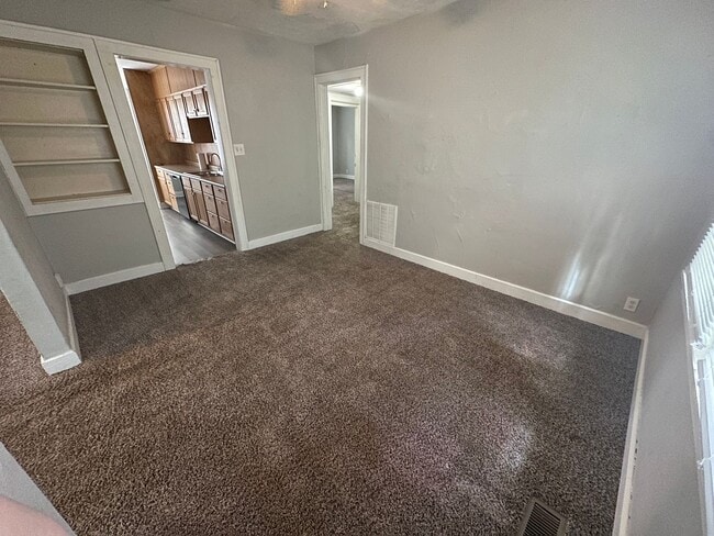 Building Photo - PRELEASING for AUGUST! Close to Campus