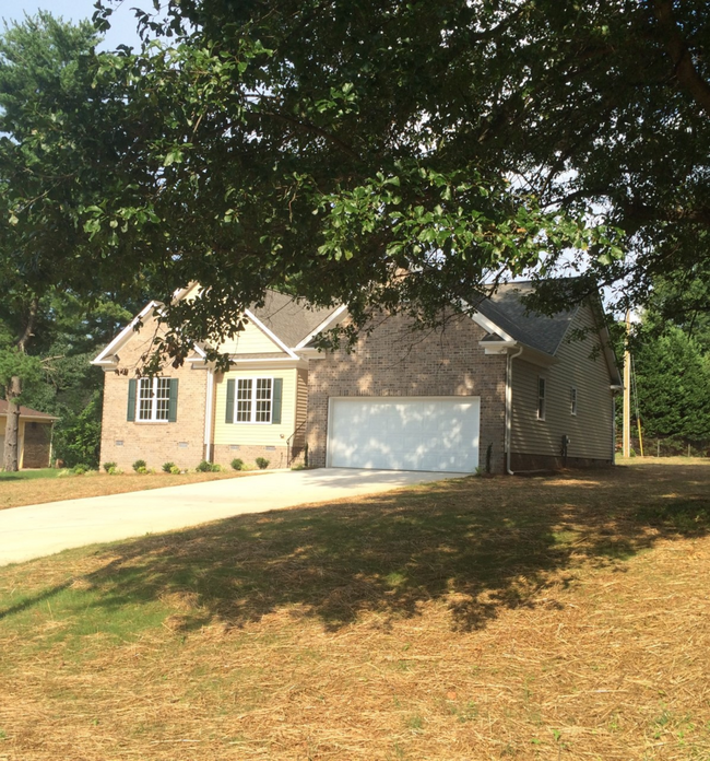 Building Photo - NEW CONSTRUCTION in Lake Jeanette !!! for ...