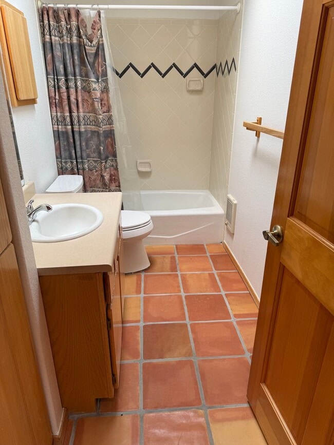 Building Photo - 5 Oriente Ct