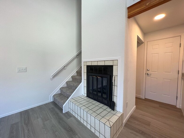 Building Photo - 304 S Taft Ct