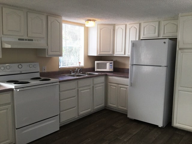 Building Photo - Spacious 3/2 Mobile Home