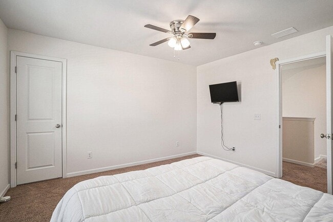 Building Photo - 252 Hyrne Dr