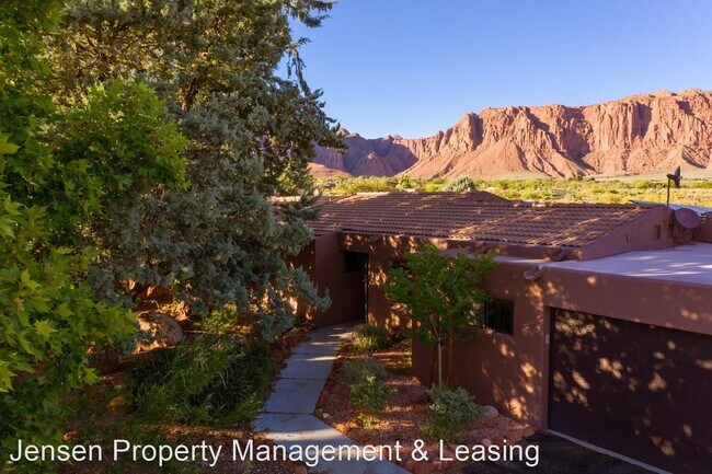 Building Photo - 3 br, 2 bath House - 712 N. Wisteria Way