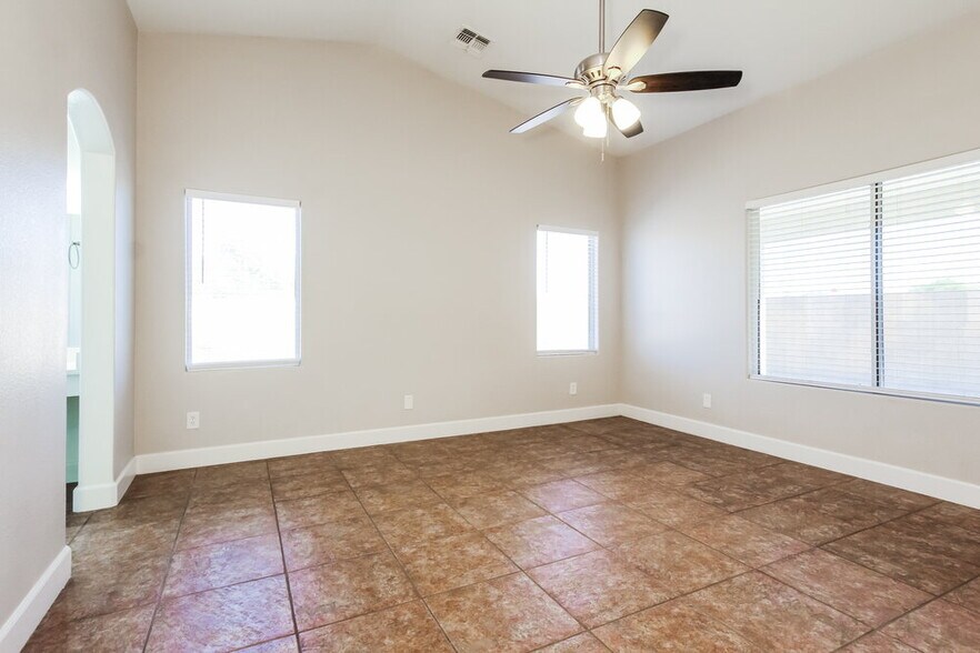 Building Photo - 3320 W Glass Ln