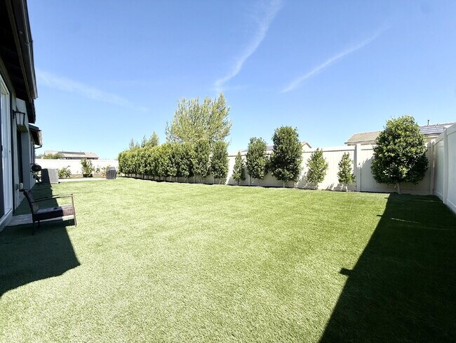 Building Photo - STUNNING 4BD/3BA HOME FOR RENT - SOLAR + EV CHARGING - MENIFEE CA 92584