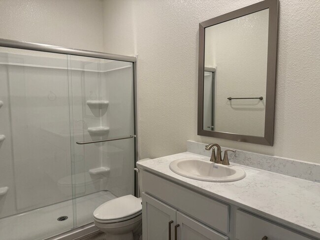 Building Photo - Beautiful 5 bed 3 bath located in West Ros...